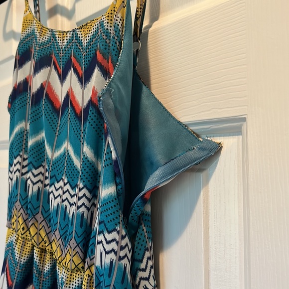 Colorful, fun dress - Picture 3 of 9